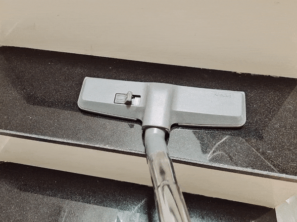 Ở nh&agrave; đất nhiều tầng mới nhận ra, th&agrave; mua m&aacute;y h&uacute;t bụi cầm tay v&agrave;i trăm c&ograve;n tiện hơn loại m&aacute;y th&ugrave;ng tiền triệu - Ảnh 3.