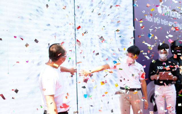 Bên trong cửa hàng TopZone đầu tiên của Thế Giới Di Động có gì? - Ảnh 1. Bên trong cửa hàng TopZone đầu tiên của Thế Giới Di Động có gì? - Ảnh 1.