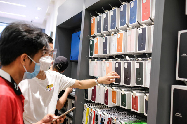 Bên trong cửa hàng TopZone đầu tiên của Thế Giới Di Động có gì? - Ảnh 8. Bên trong cửa hàng TopZone đầu tiên của Thế Giới Di Động có gì? - Ảnh 8.