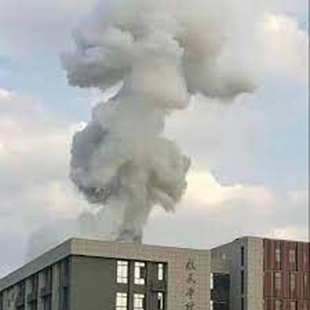 Video: Nổ phòng thí nghiệm công nghệ vũ trụ hàng đầu Trung Quốc, cầu lửa bao trùm khiến 2 người thiệt mạng và 9 người thương vong - Ảnh 2. Video: Nổ phòng thí nghiệm công nghệ vũ trụ hàng đầu Trung Quốc, cầu lửa bao trùm khiến 2 người thiệt mạng và 9 người thương vong - Ảnh 2.