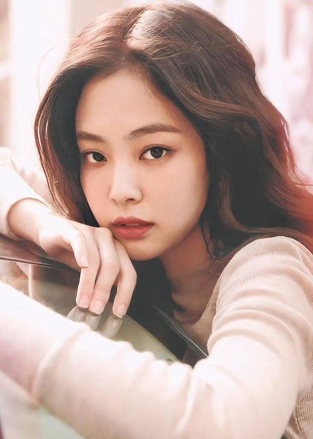 Mặc cho netizen chỉ tr&iacute;ch v&igrave; quay lưng với Samsung, Jennie l&agrave; th&agrave;nh vi&ecirc;n tiếp theo của BLACKPINK c&ocirc;ng khai tậu iPhone 13 mới c&oacute;ng - Ảnh 1.