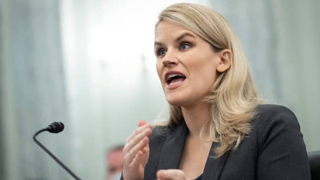 Facebook bị đ&aacute;nh hội đồng, Mark Zuckerberg ch&igrave;m trong t&acirc;m b&atilde;o chỉ tr&iacute;ch - Ảnh 3.