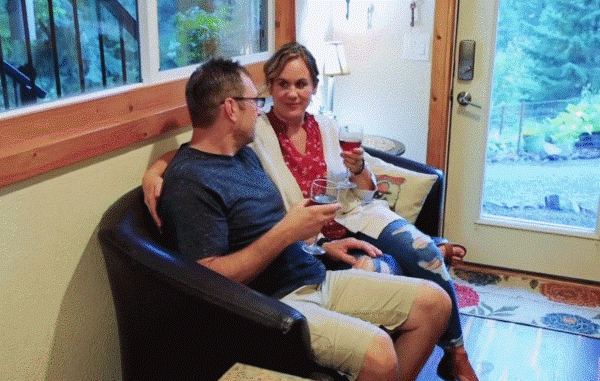 Kh&ocirc;ng mua nh&agrave; ở th&agrave;nh phố, một cặp vợ chồng dọn l&ecirc;n n&uacute;i, biến một chiếc container d&agrave;i 6 m&eacute;t th&agrave;nh biệt thự 2 tầng, sống một cuộc sống b&igrave;nh dị - Ảnh 5.