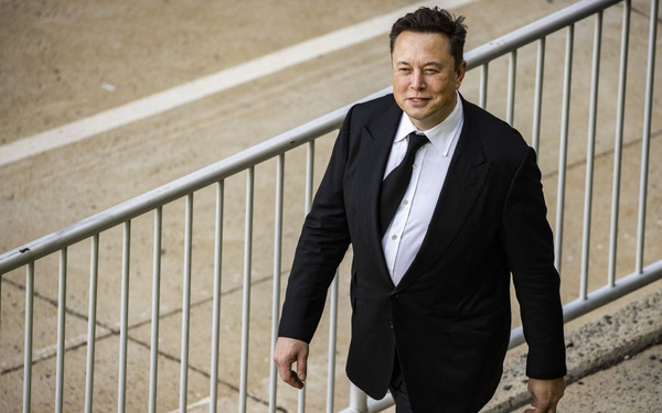 N&oacute;ng: Elon Musk vừa b&aacute;n 1,1 tỷ USD cổ phiếu Tesla, đ&uacute;ng l&uacute;c gi&aacute; giảm mạnh - Ảnh 1.