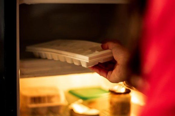 Tại sao tủ lạnh chỉ c&oacute; đ&egrave;n ở ngăn m&aacute;t, c&ograve;n ngăn đ&ocirc;ng th&igrave; kh&ocirc;ng c&oacute; - Ảnh 2.