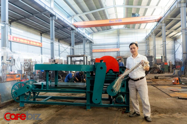 Kỹ sư B&aacute;ch Khoa về qu&ecirc; &lsquo;x&eacute;&rsquo; th&acirc;n chuối th&agrave;nh sợi vải may mặc, &eacute;p b&atilde; th&agrave;nh hộp đựng d&ugrave;ng 1 lần, thay thế nhựa 500 năm mới ph&acirc;n hủy - Ảnh 5.