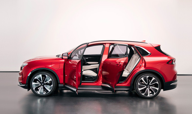  Ra mắt VinFast VF e35: Ngang cỡ Mercedes-Benz GLC, động cơ điện 402 m&atilde; lực, nhiều t&iacute;nh năng th&ocirc;ng minh v&agrave; c&ocirc;ng nghệ tự l&aacute;i  - Ảnh 14.