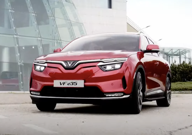  Ra mắt VinFast VF e35: Ngang cỡ Mercedes-Benz GLC, động cơ điện 402 m&atilde; lực, nhiều t&iacute;nh năng th&ocirc;ng minh v&agrave; c&ocirc;ng nghệ tự l&aacute;i  - Ảnh 17.