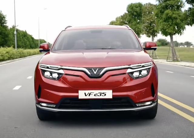  Ra mắt VinFast VF e35: Ngang cỡ Mercedes-Benz GLC, động cơ điện 402 m&atilde; lực, nhiều t&iacute;nh năng th&ocirc;ng minh v&agrave; c&ocirc;ng nghệ tự l&aacute;i  - Ảnh 18.