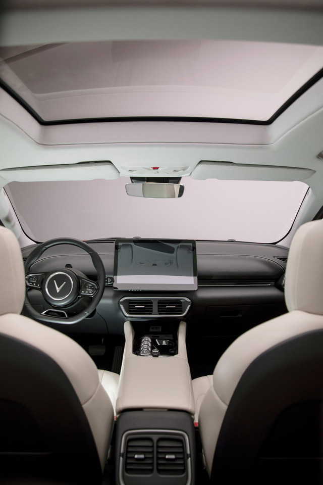  Ra mắt VinFast VF e35: Ngang cỡ Mercedes-Benz GLC, động cơ điện 402 m&atilde; lực, nhiều t&iacute;nh năng th&ocirc;ng minh v&agrave; c&ocirc;ng nghệ tự l&aacute;i  - Ảnh 10.