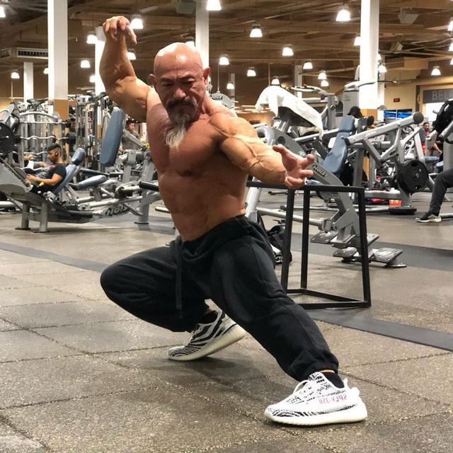 Quy lão tiên sinh phiên bản Việt Nam: 57 tuổi, mê tập thể hình đến 1-2h sáng mới về nhà, tổng lượng tạ lên đến 10 tấn - Ảnh 1. Quy lão tiên sinh phiên bản Việt Nam: 57 tuổi, mê tập thể hình đến 1-2h sáng mới về nhà, tổng lượng tạ lên đến 10 tấn - Ảnh 1.