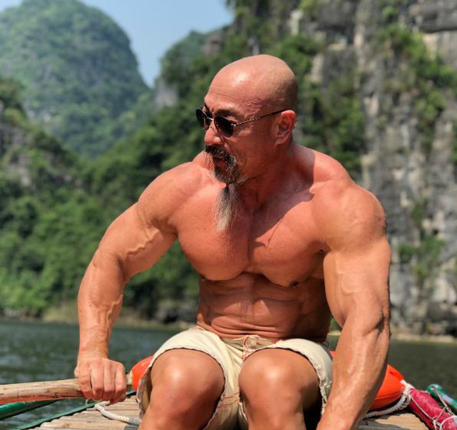 Quy lão tiên sinh phiên bản Việt Nam: 57 tuổi, mê tập thể hình đến 1-2h sáng mới về nhà, tổng lượng tạ lên đến 10 tấn - Ảnh 3. Quy lão tiên sinh phiên bản Việt Nam: 57 tuổi, mê tập thể hình đến 1-2h sáng mới về nhà, tổng lượng tạ lên đến 10 tấn - Ảnh 3.