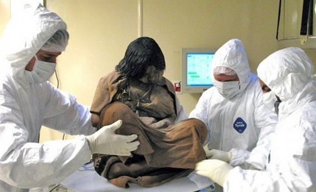 Xác cô gái được chôn từ 500 năm trước vẫn vẹn nguyên nội tạng, da còn đàn hồi như đang ngủ mở ra khám phá đầy bất ngờ của giới khoa học - Ảnh 3. Xác cô gái được chôn từ 500 năm trước vẫn vẹn nguyên nội tạng, da còn đàn hồi như đang ngủ mở ra khám phá đầy bất ngờ của giới khoa học - Ảnh 3.