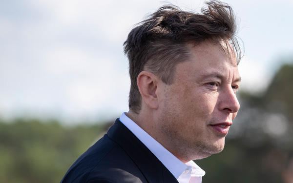 Chưa quyết định có bán cổ phần hay không, Elon Musk đã khiến cổ phiếu Tesla giảm mạnh, thổi bay 30 tỷ USD - Ảnh 1. Chưa quyết định có bán cổ phần hay không, Elon Musk đã khiến cổ phiếu Tesla giảm mạnh, thổi bay 30 tỷ USD - Ảnh 1.