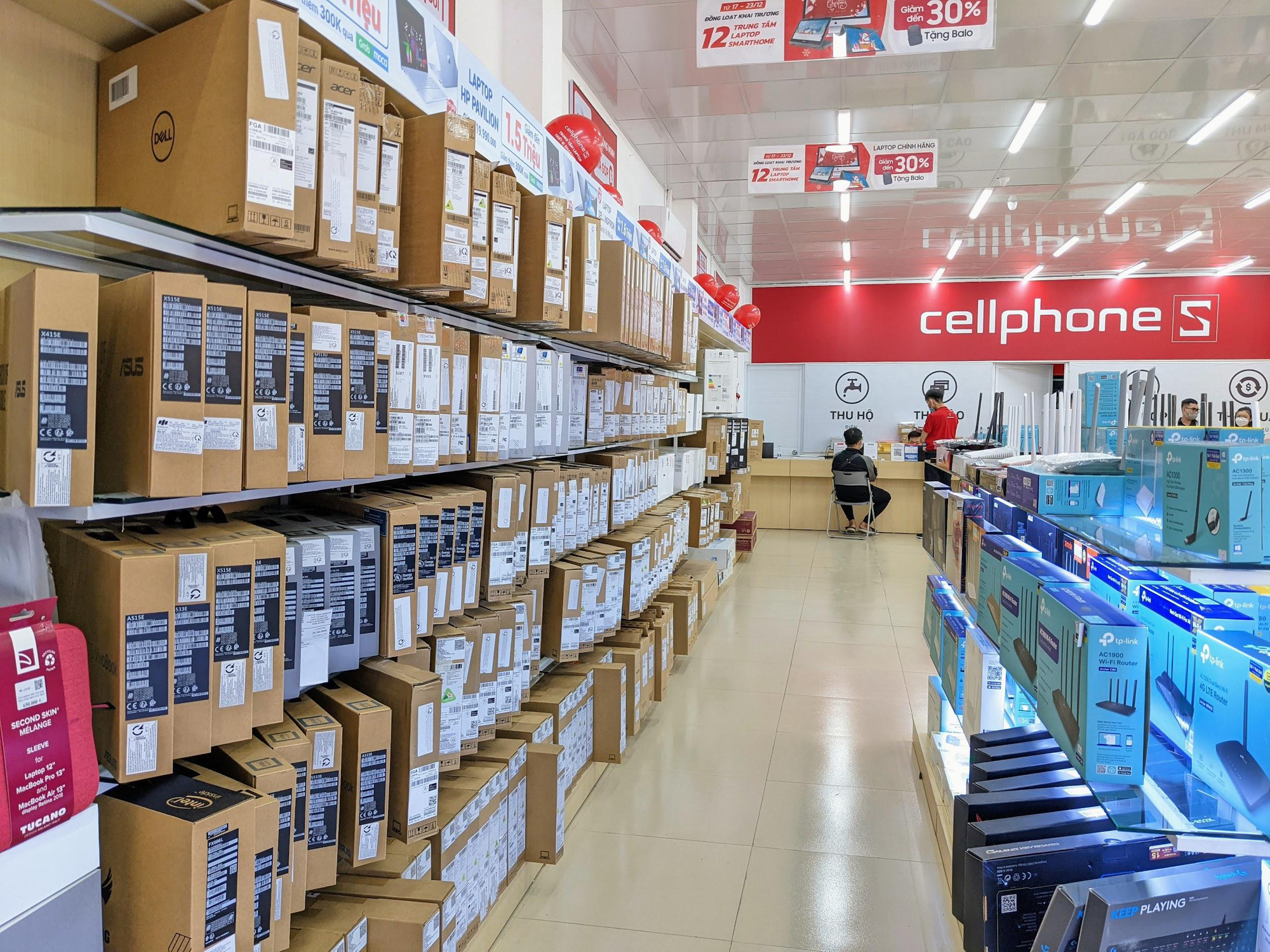 Giới trẻ đổ xô mua sắm laptop, phụ kiện smarthome giá tốt dịp cuối năm - Ảnh 2. Giới trẻ đổ xô mua sắm laptop, phụ kiện smarthome giá tốt dịp cuối năm - Ảnh 2.