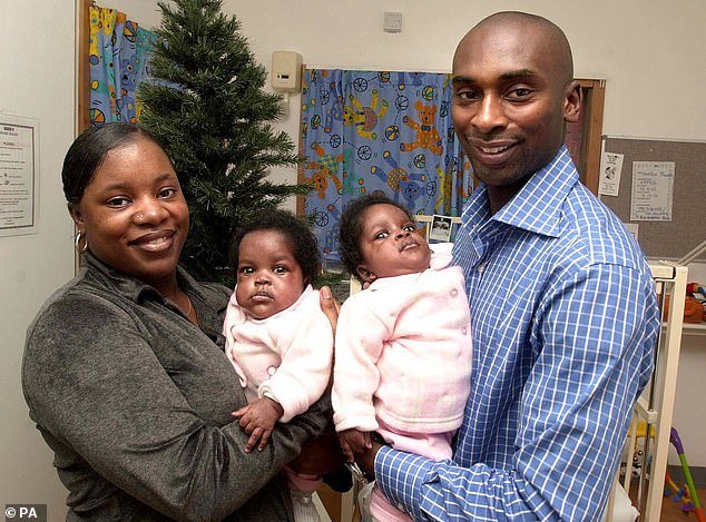 Cặp song sinh người Xiêm sau 20 năm sau phẫu thuật tách cột sống "triệu ca có một" giờ ra sao? - Ảnh 6. Cặp song sinh người Xiêm sau 20 năm sau phẫu thuật tách cột sống "triệu ca có một" giờ ra sao? - Ảnh 6.