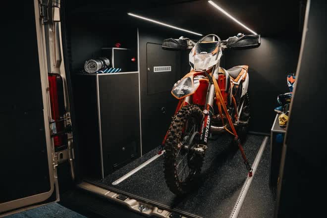 Những motorhome phá đảo năm 2021: Nhà là phải có nóc, rộng tới mức chứa được cả siêu xe - Ảnh 19. Những motorhome phá đảo năm 2021: Nhà là phải có nóc, rộng tới mức chứa được cả siêu xe - Ảnh 19.