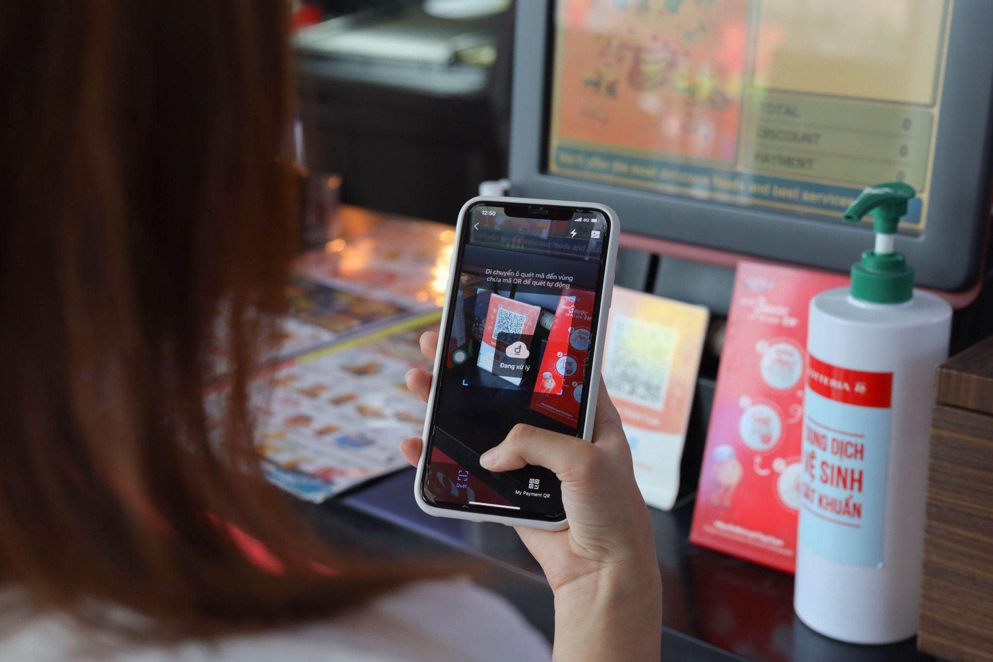 Lý do dạo này đi đâu cũng thấy người ta hồ hởi quét QR thanh toán trên Shopee - Ảnh 2. Lý do dạo này đi đâu cũng thấy người ta hồ hởi quét QR thanh toán trên Shopee - Ảnh 2.