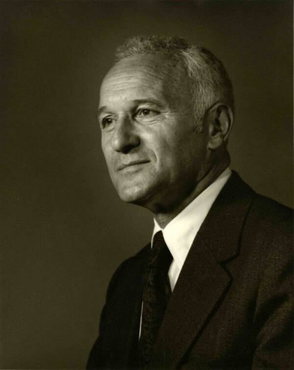 Project MKUltra: Chương trình bí mật của CIA, thử nghiệm với khả năng kiểm soát tâm trí - Ảnh 3. Project MKUltra: Chương trình bí mật của CIA, thử nghiệm với khả năng kiểm soát tâm trí - Ảnh 3.