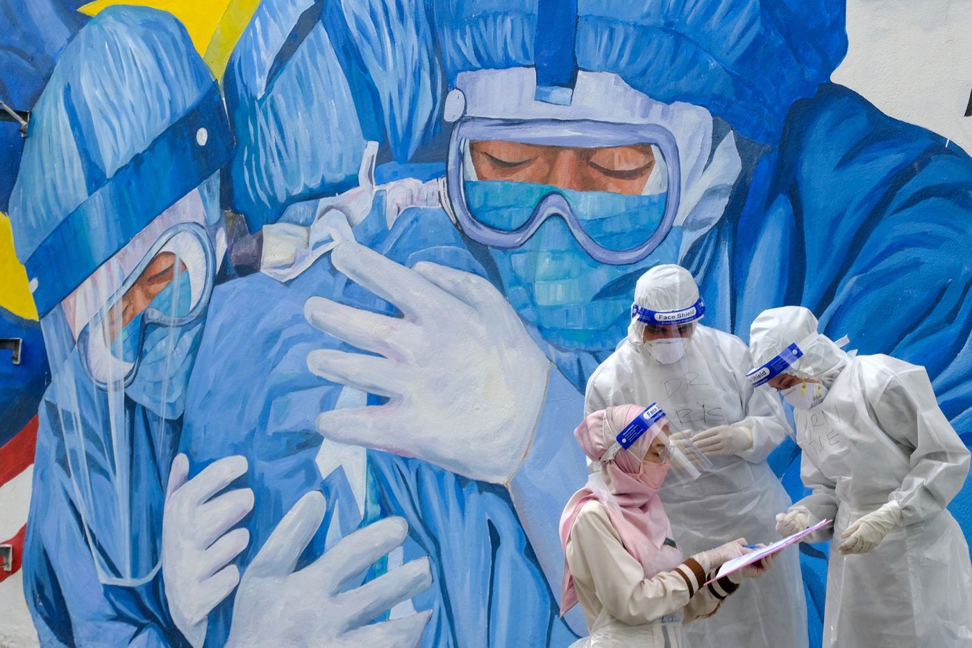 Góc khuất đau thương đằng sau cuộc khủng hoảng bán dẫn toàn cầu: Những đứa trẻ mồ côi vì cơn khát chip của thế giới - Ảnh 3. Góc khuất đau thương đằng sau cuộc khủng hoảng bán dẫn toàn cầu: Những đứa trẻ mồ côi vì cơn khát chip của thế giới - Ảnh 3.