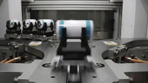 Video 1 phút cho thấy cách Tesla sản xuất pin dùng trên xe điện như thế nào - Ảnh 1. Video 1 phút cho thấy cách Tesla sản xuất pin dùng trên xe điện như thế nào - Ảnh 1.