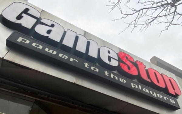 Đ&aacute;m trẻ tr&acirc;u Internet nhận về b&agrave;i học cay đắng sau chuyến phi&ecirc;u lưu đi&ecirc;n rồ với GameStop: Đừng tham lam!  - Ảnh 1.