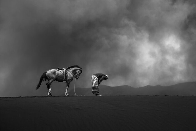 Ngắm loạt tác phẩm nhiếp ảnh đoạt giải ấn tượng bậc nhất năm qua để thấy thế giới quá đỗi kỳ diệu, mãn nhãn đến mức chỉ muốn lướt mãi - Ảnh 11. Ngắm loạt tác phẩm nhiếp ảnh đoạt giải ấn tượng bậc nhất năm qua để thấy thế giới quá đỗi kỳ diệu, mãn nhãn đến mức chỉ muốn lướt mãi - Ảnh 11.