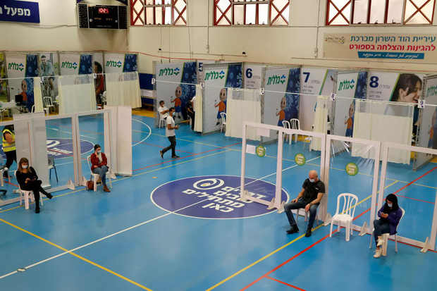  H&agrave;nh tr&igrave;nh vaccine thần kỳ của Israel: Ti&ecirc;m nhanh v&agrave; th&agrave;nh c&ocirc;ng nhất thế giới, v&agrave; giờ nh&acirc;n loại đang tr&ocirc;ng chờ v&agrave;o đ&oacute;  - Ảnh 1.