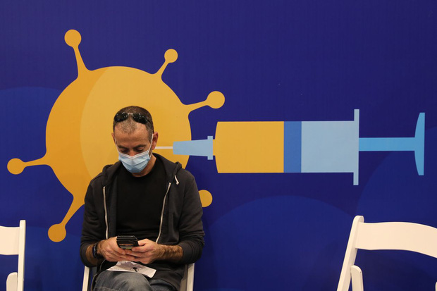 Vaccine thực sự c&oacute; t&aacute;c dụng: Covid-19 đang bị chặn đứng tại quốc gia triển khai ti&ecirc;m chủng th&agrave;nh c&ocirc;ng nhất thế giới - Ảnh 3.