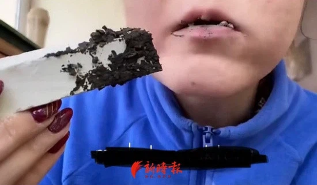 G&oacute;c khởi nghiệp kh&ocirc;ng cần vốn: Người trẻ Trung Quốc livestream ăn đất khiến hơn 360.000 người h&agrave;o hứng đ&oacute;n xem, sản phẩm đất đa dạng đến mức g&acirc;y sốc - Ảnh 1.