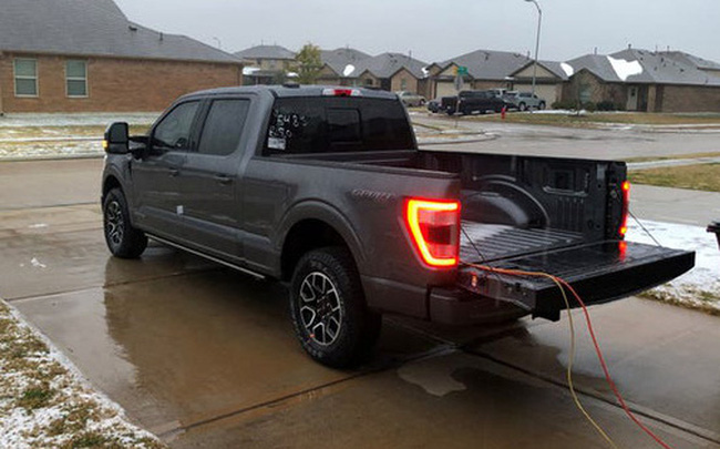 Mẫu xe của Ford bất ngờ nổi tiếng to&agrave;n cầu sau thảm họa mất điện tại Texas - Ảnh 1.