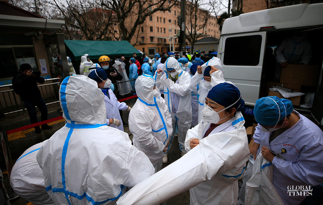 Kh&oacute; hơn ph&aacute; &aacute;n mạng: Cuộc đại chiến truy vết F0 của Covid-19 giữa l&ograve;ng Thượng Hải, với những con người chẳng được ai ghi nhận - Ảnh 4.