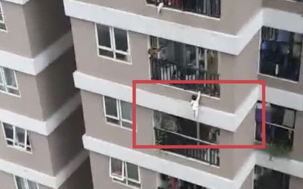 Ph&eacute;p t&iacute;nh sửng sốt về sức nặng m&agrave; si&ecirc;u anh h&ugrave;ng phải chịu khi đỡ b&eacute; rơi từ tầng 12 chung cư: Nh&acirc;n sinh c&oacute; những khoảnh khắc k&igrave; diệu hơn cả phim hollywood, khoa học kh&ocirc;ng thể l&yacute; giải!  - Ảnh 1.