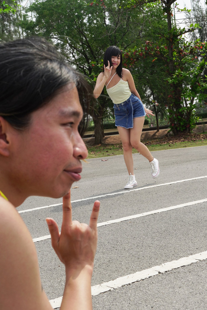  Th&aacute;nh quảng c&aacute;o&rdquo; Th&aacute;i Lan: Thanh ni&ecirc;n nghi&ecirc;m t&uacute;c chuy&ecirc;n nghĩ &yacute; tưởng h&agrave;i, lập page vốn để g&acirc;y ấn tượng với &ldquo;crush&rdquo; nhưng rồi thu h&uacute;t gần 1 triệu fan  - Ảnh 3.