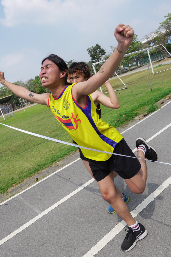  Th&aacute;nh quảng c&aacute;o&rdquo; Th&aacute;i Lan: Thanh ni&ecirc;n nghi&ecirc;m t&uacute;c chuy&ecirc;n nghĩ &yacute; tưởng h&agrave;i, lập page vốn để g&acirc;y ấn tượng với &ldquo;crush&rdquo; nhưng rồi thu h&uacute;t gần 1 triệu fan  - Ảnh 5.