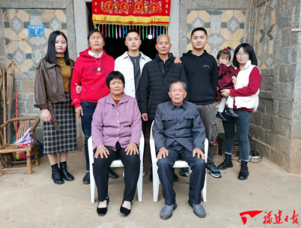 C&ocirc; g&aacute;i t&igrave;nh cờ h&oacute;a giải được nỗi đau canh c&aacute;nh h&agrave;ng chục năm của cả đại gia đ&igrave;nh nhờ... lướt clip TikTok - Ảnh 2.