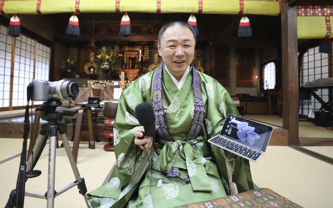 Lễ tang trực tuyến và ứng dụng thiền - phát kiến giúp các ngôi đền ở Nhật Bản sống sót thời Covid-19 - Ảnh 1. Lễ tang trực tuyến và ứng dụng thiền - phát kiến giúp các ngôi đền ở Nhật Bản sống sót thời Covid-19 - Ảnh 1.