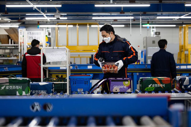 Giàu lên chỉ sau 1 đêm, tỷ phú Amazon Hàn Quốc định hình lại bảng xếp hạng giới tinh hoa, các chaebol mất vị thế thống trị - Ảnh 1. Giàu lên chỉ sau 1 đêm, tỷ phú Amazon Hàn Quốc định hình lại bảng xếp hạng giới tinh hoa, các chaebol mất vị thế thống trị - Ảnh 1.