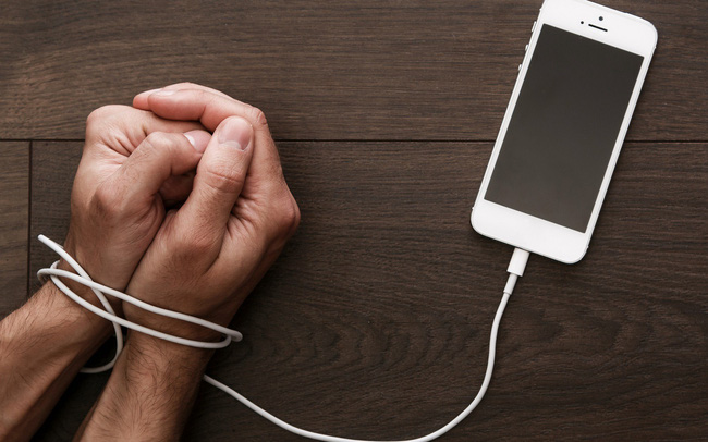 Tuyển người cai điện thoại 24h, nhận ngay 2.400 USD: Ai sẵn sàng đăng ký? - Ảnh 1. Tuyển người cai điện thoại 24h, nhận ngay 2.400 USD: Ai sẵn sàng đăng ký? - Ảnh 1.