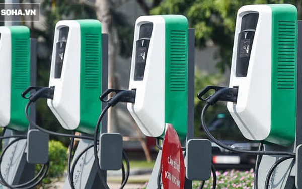  Cận cảnh những trạm sạc nhanh đầu ti&ecirc;n cho &ocirc; t&ocirc; điện VinFast tại H&agrave; Nội  - Ảnh 1.