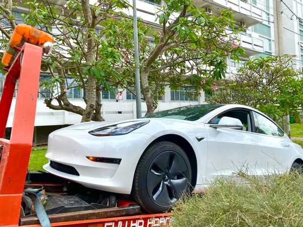 Trường ĐH ở Sài Gòn chơi lớn chi tiền tỷ mua xe ô tô điện Tesla của Elon Musk về cho sinh viên thực hành - Ảnh 1. Trường ĐH ở Sài Gòn chơi lớn chi tiền tỷ mua xe ô tô điện Tesla của Elon Musk về cho sinh viên thực hành - Ảnh 1.