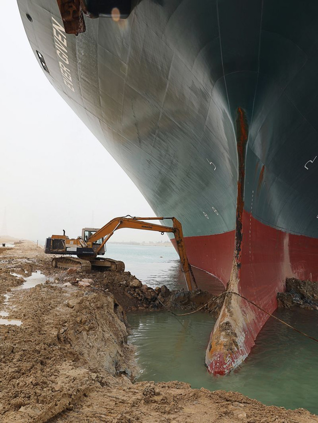 Chuyện g&igrave; đ&atilde; thực sự xảy ra trong s&aacute;ng ng&agrave;y 23/3 định mệnh khiến một cơn gi&oacute; thổi bay d&ograve;ng h&agrave;ng gần 10 tỷ USD mỗi ng&agrave;y tr&ecirc;n k&ecirc;nh Suez? - Ảnh 4.