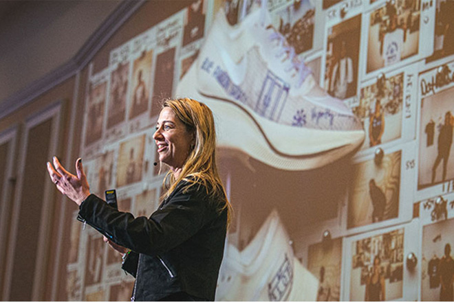 Mẹ c&ograve;ng lưng l&agrave;m ph&oacute; chủ tịch Nike, con tuồn gi&agrave;y ra chợ đen b&aacute;n khiến mẹ mất chức - Ảnh 3.