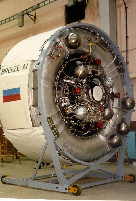 H&eacute; lộ b&iacute; mật về quả cầu titan b&iacute; ẩn khắc to&agrave;n chữ Nga tr&ecirc;n b&atilde;i biển Bahamas - Ảnh 6.