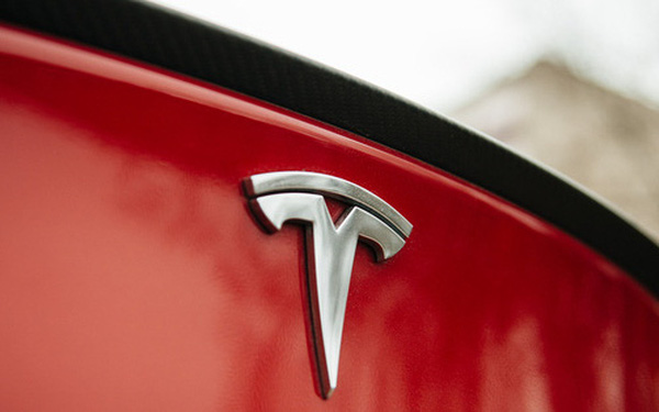  Tesla biến th&agrave;nh cơn &aacute;c mộng: Vốn h&oacute;a mất hơn 230 tỷ USD trong 4 tuần, cổ phiếu lao dốc khiến một loạt c&ocirc;ng ty ng&atilde; gục, c&aacute;c quỹ ETF rớt gi&aacute; thảm  - Ảnh 1.