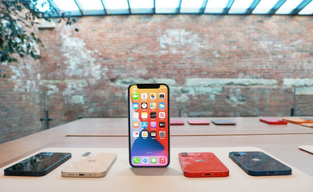 Thị trường smartphone cao cấp Việt Nam: Khi iPhone ng&agrave;y c&agrave;ng &ldquo;v&ocirc; đối&rdquo;  - Ảnh 1.