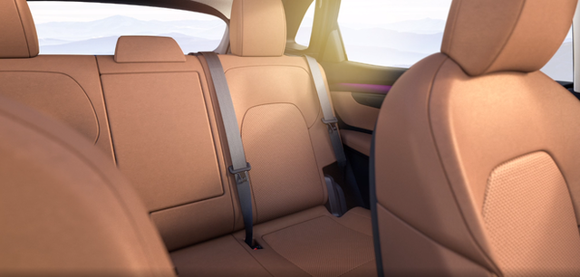  Lộ diện VinFast VF e35: Cỡ ngang Mercedes GLC, đặt cọc từ th&aacute;ng 9, b&aacute;n cả trong nước v&agrave; Mỹ, Canada  - Ảnh 8.