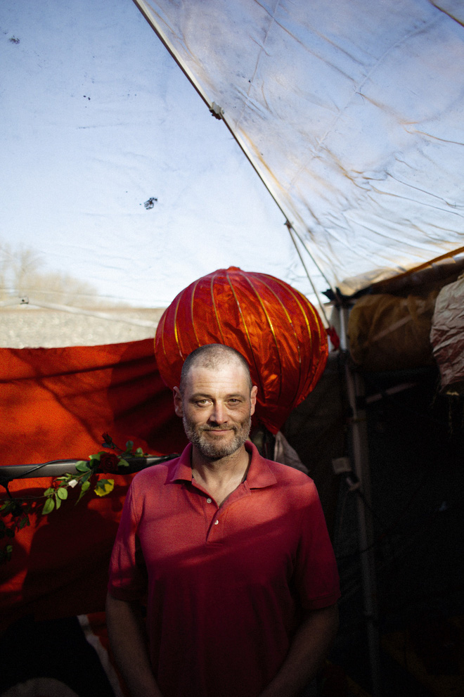 “Xóm vô gia cư” bên cạnh trụ sở 5 tỷ USD của Apple - Ảnh 10. “Xóm vô gia cư” bên cạnh trụ sở 5 tỷ USD của Apple - Ảnh 10.