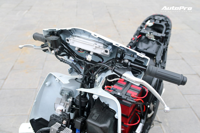 Lột trần VinFast Feliz trong 10 ph&uacute;t, kỹ sư điện đ&aacute;nh gi&aacute;: Kết cấu đơn giản, dễ sửa, dễ độ nhưng vẫn c&ograve;n điểm yếu - Ảnh 20.