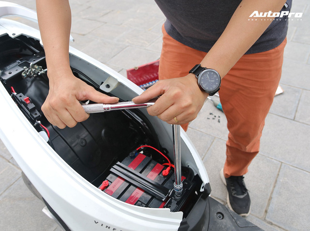 Lột trần VinFast Feliz trong 10 ph&uacute;t, kỹ sư điện đ&aacute;nh gi&aacute;: Kết cấu đơn giản, dễ sửa, dễ độ nhưng vẫn c&ograve;n điểm yếu - Ảnh 3.